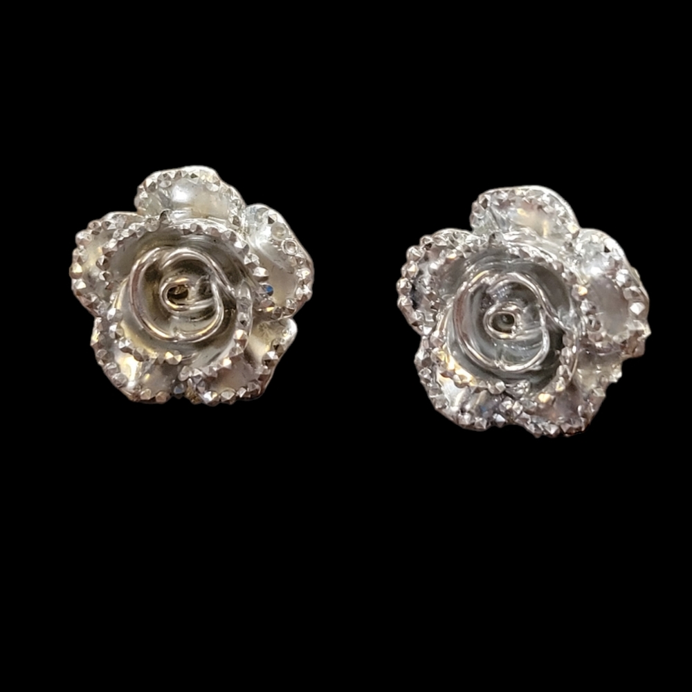 Silvery flower earrings